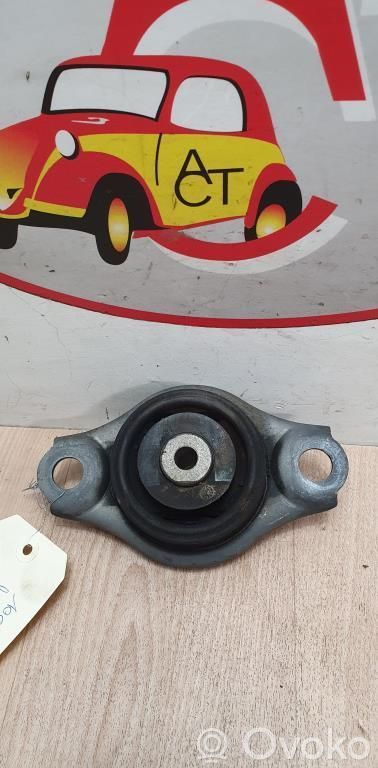 Engine mount bracket