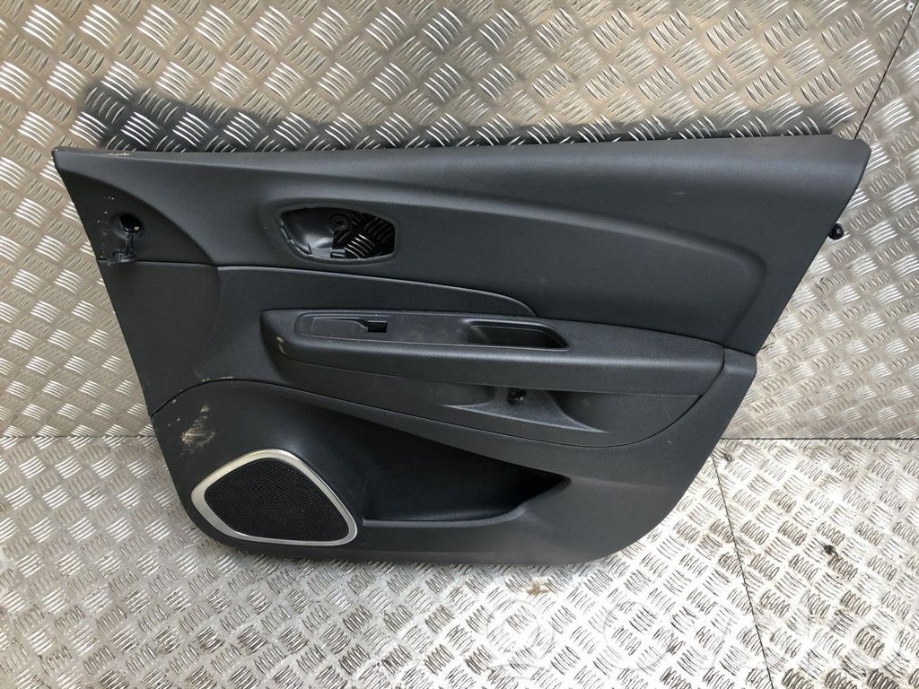 Renault Captur Priekšējo durvju apdare 
