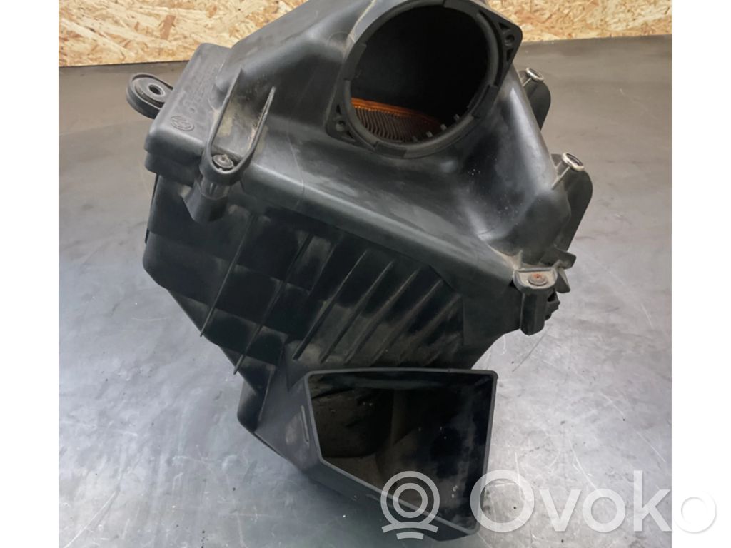 Volkswagen Phaeton Air filter box 