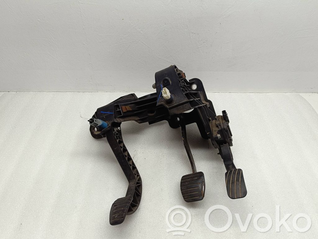 Renault Master III Pedal assembly 
