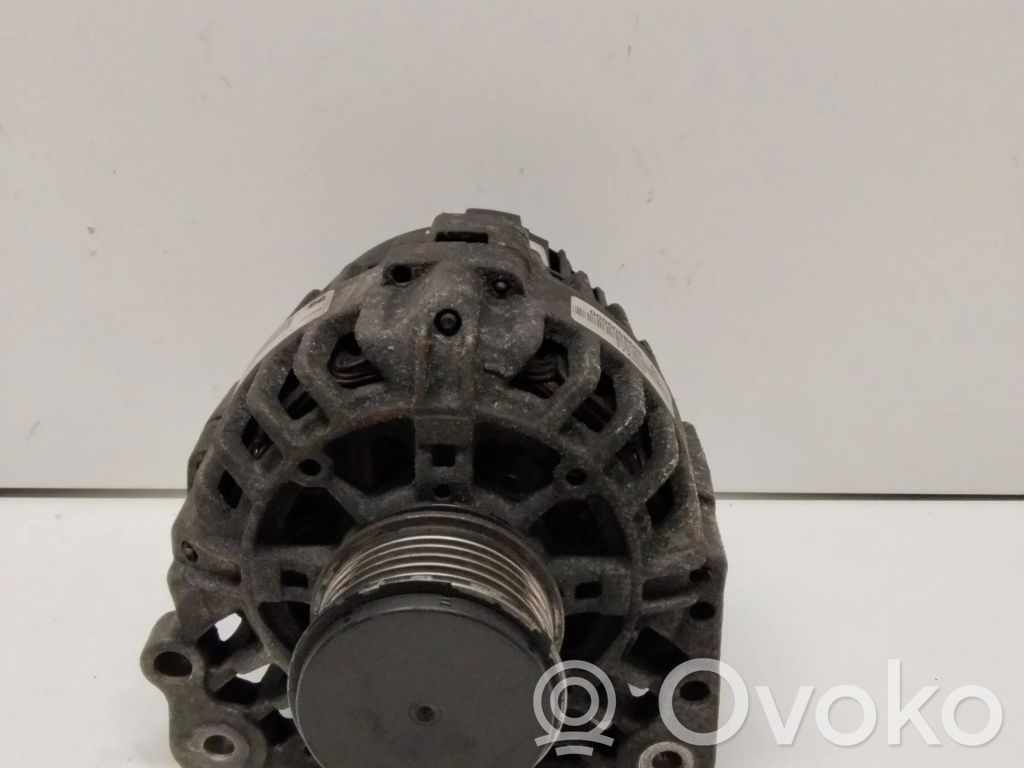 Volkswagen PASSAT B5 Alternador 