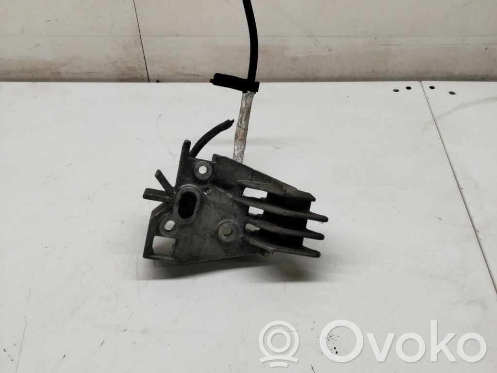 Renault Megane III Engine mounting bracket 