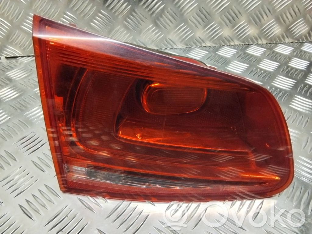 Volkswagen Touareg II Lampă spate în capacul portbagajului 