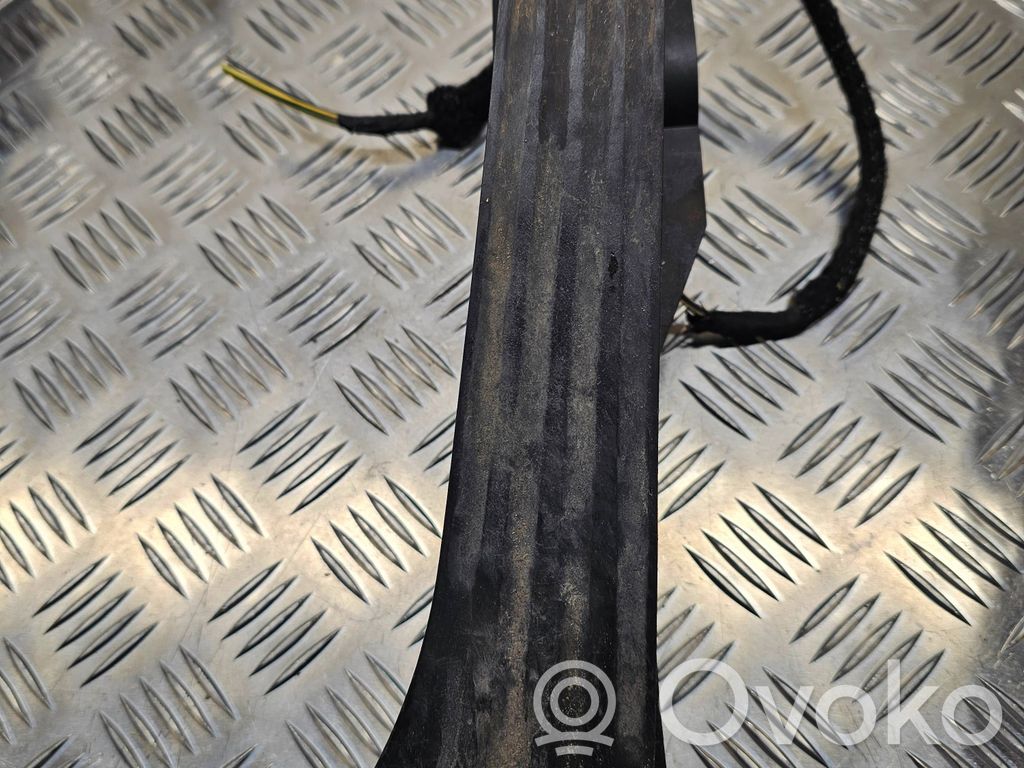 Pedal del acelerador   6786285,25916010