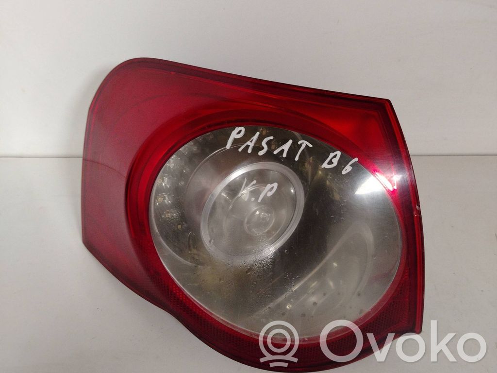 Volkswagen PASSAT B6 Luz trasera/de freno 