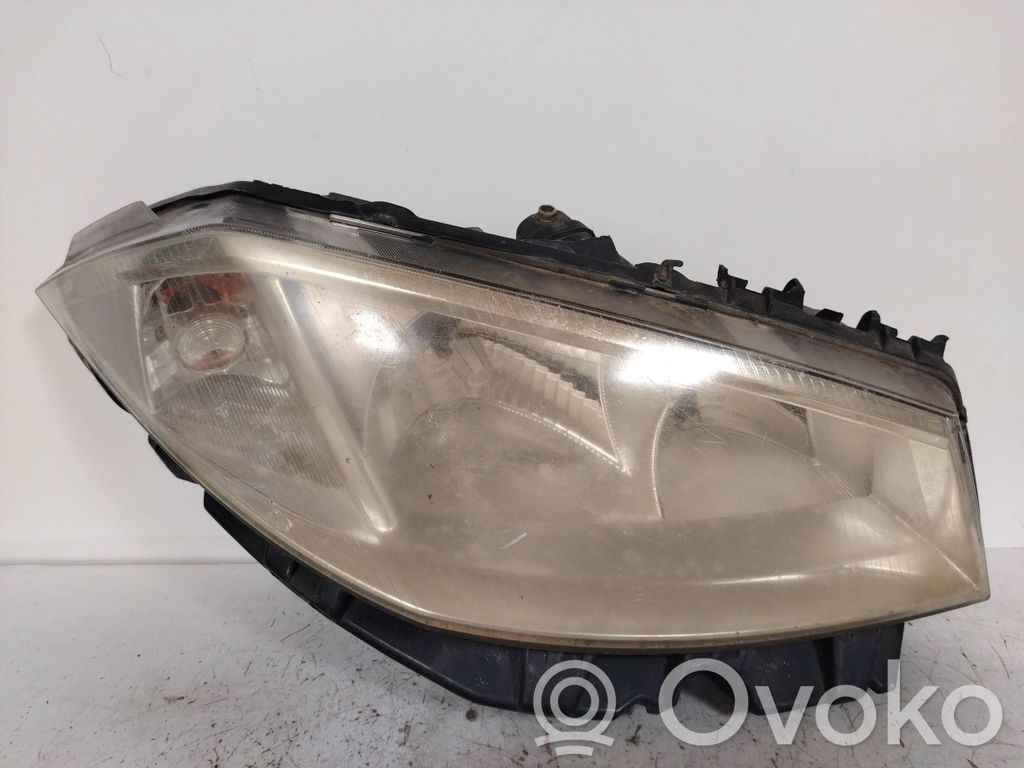 Renault Megane II Lampa przednia 