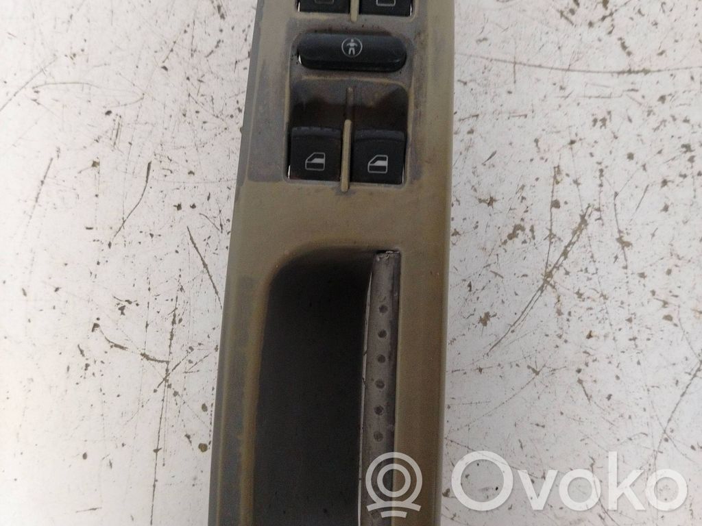 Volkswagen PASSAT B5 Przyciski szyb 