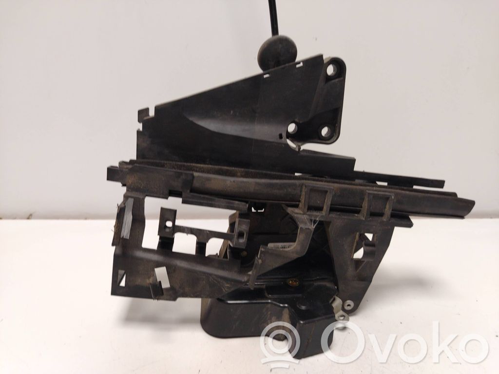 Ford Focus C-MAX Takaoven lukko 