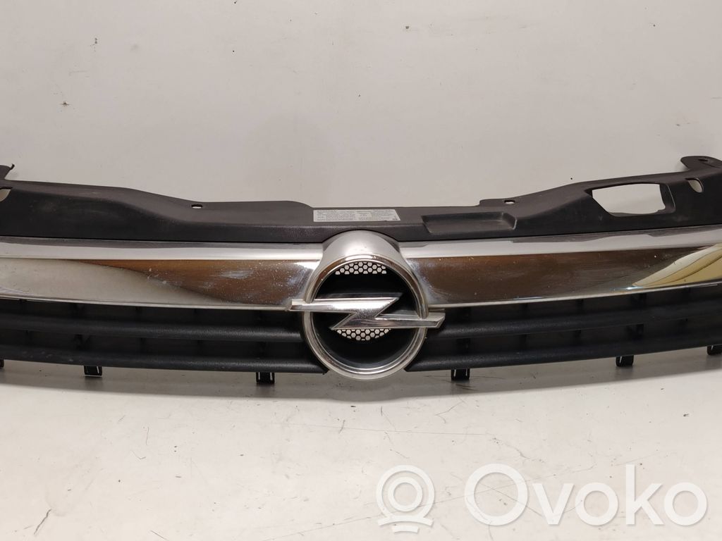 Opel Astra H Etusäleikkö 
