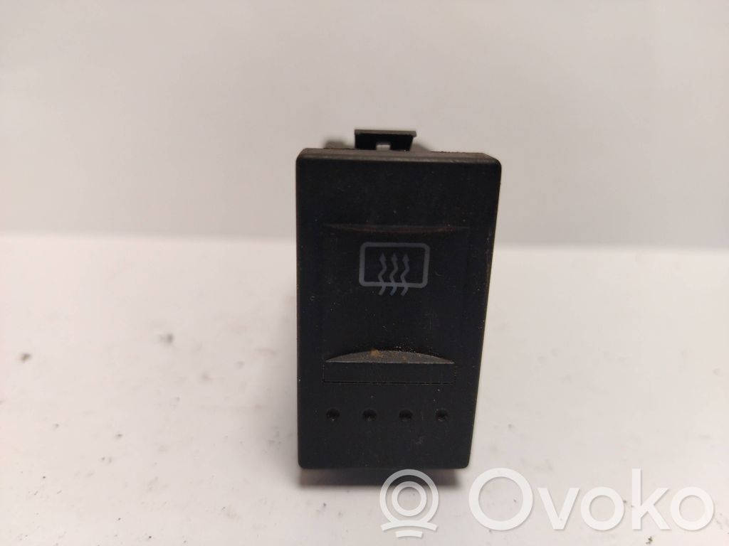Volkswagen PASSAT B5.5 Windscreen/window heater switch 