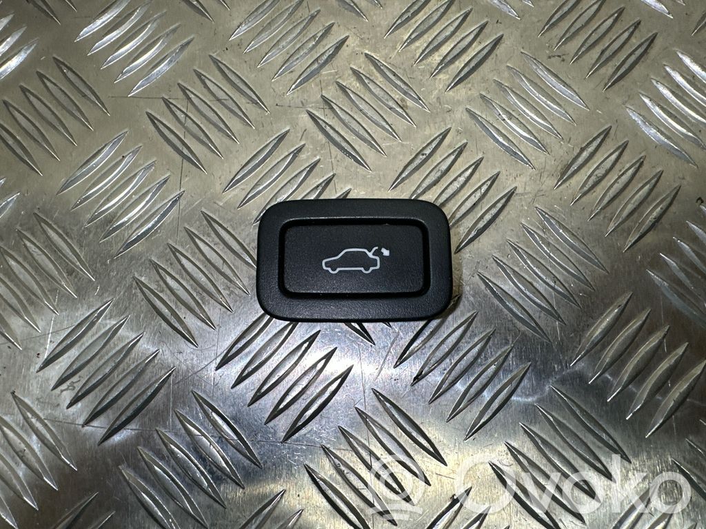 Volvo XC60 Tailgate opening switch 