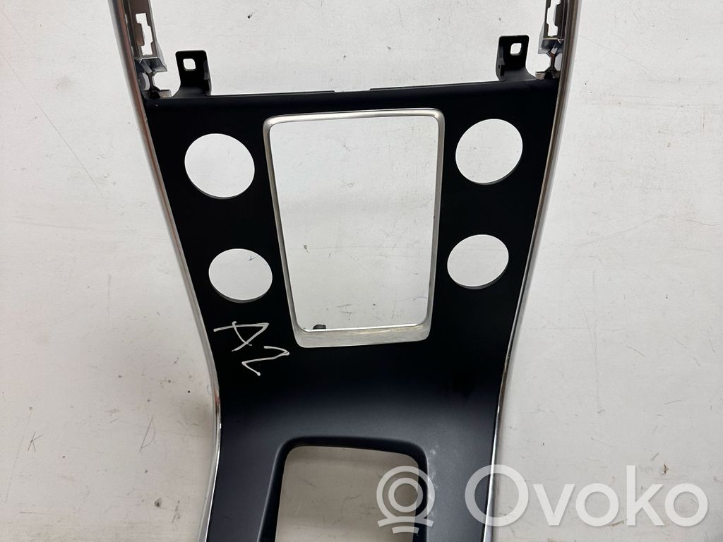 Volvo V60 Radio/GPS head unit trim 