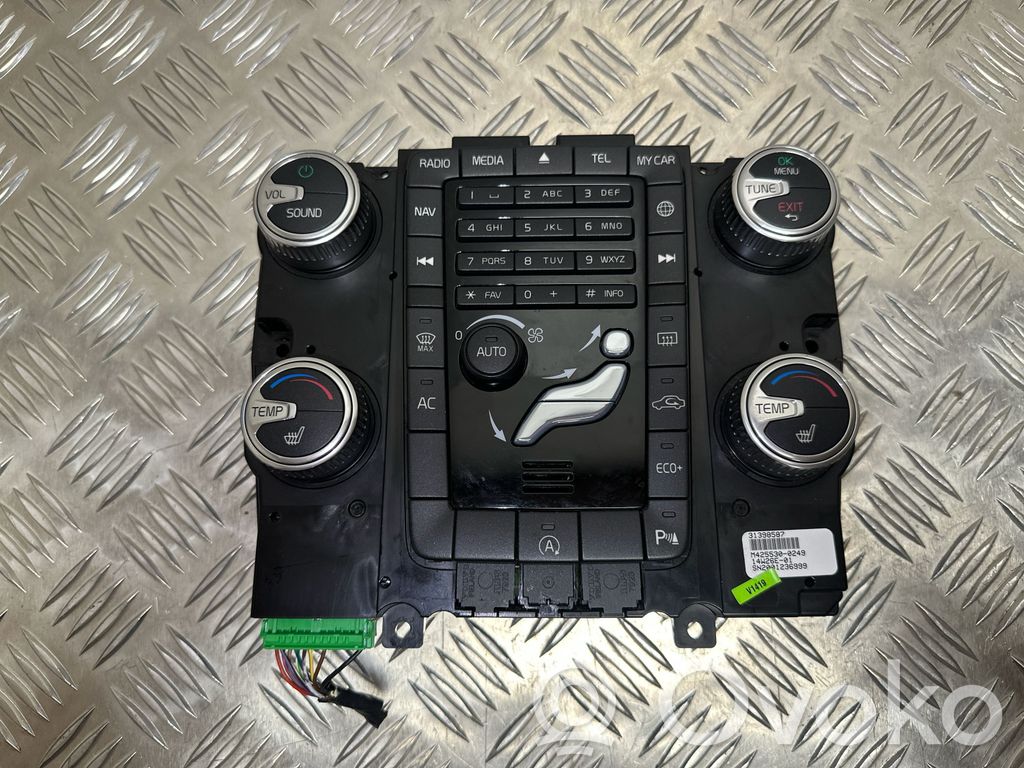 Volvo V70 Climate control unit 