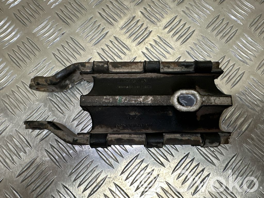 Volvo XC60 Engine mount bracket 
