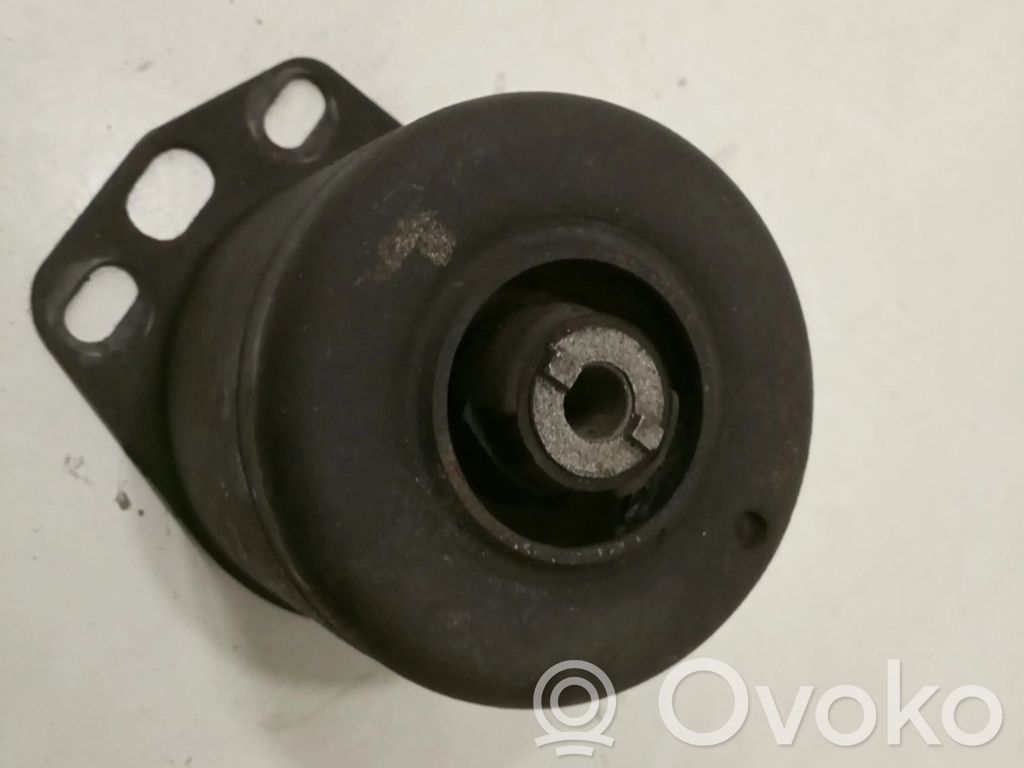 Engine mount bracket