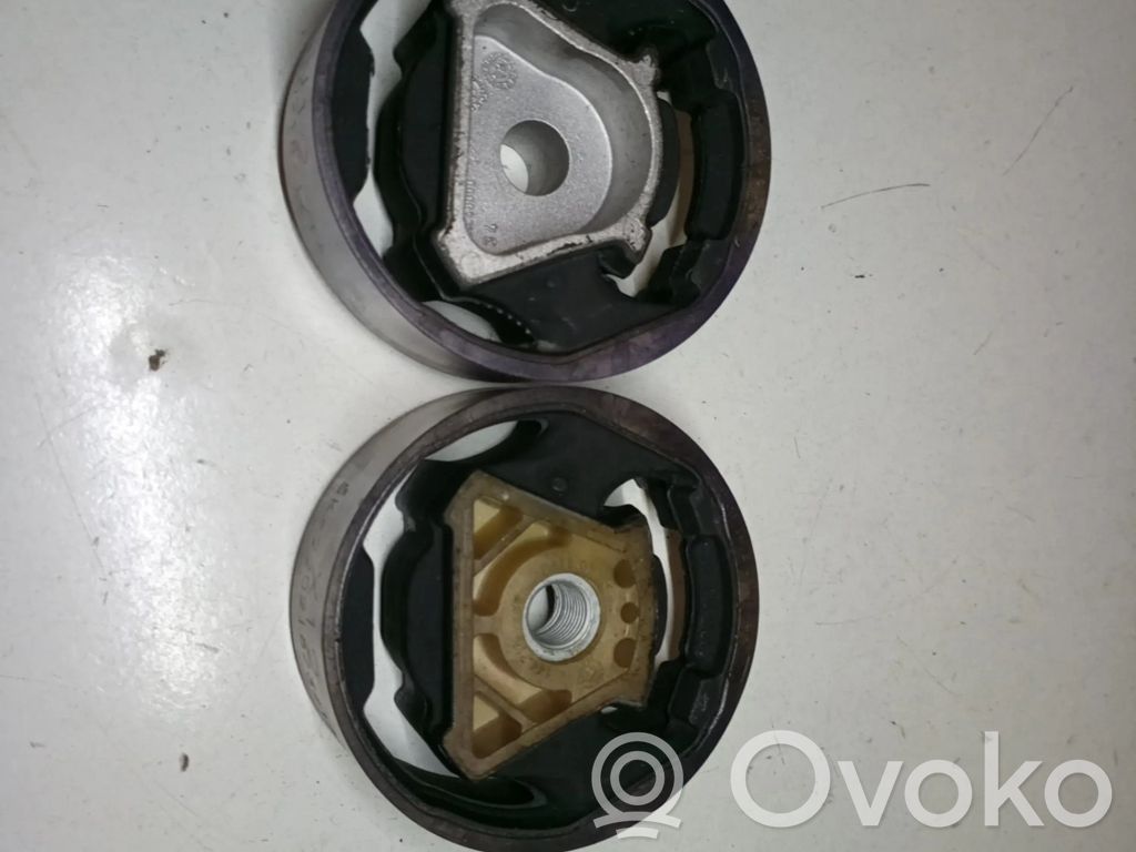 Skoda Octavia Mk2 (1Z) Engine mount bracket 