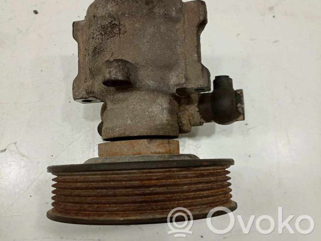 Ohjaustehostimen pumppu   1H0422155E