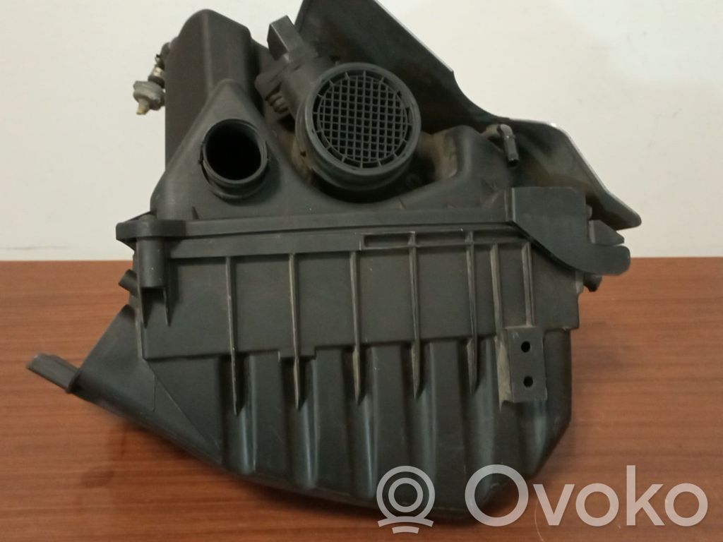 Air filter box   06B133833F