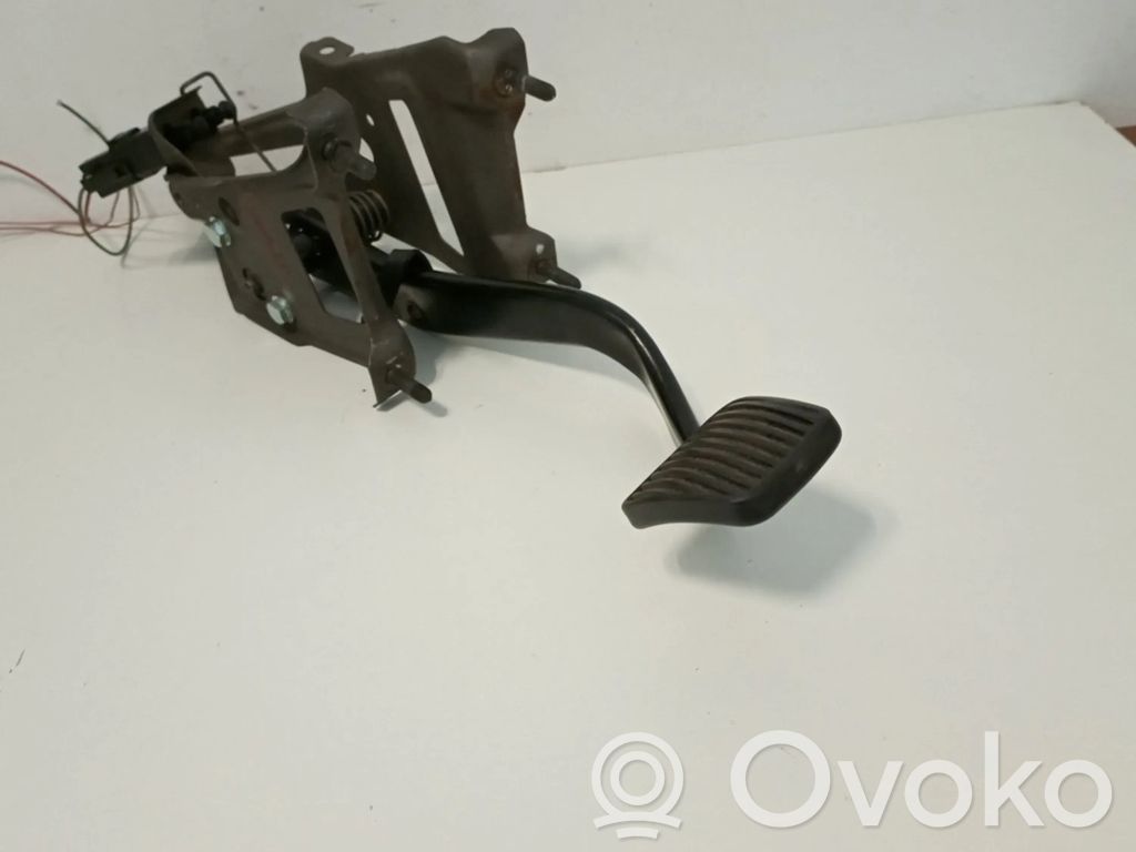 Pedal assembly   90243815