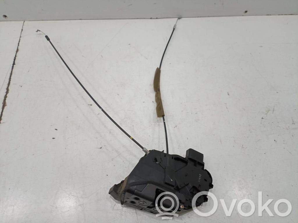 Mazda 3 I Coupe-mallin oven lukko (kahvan vieressä) 