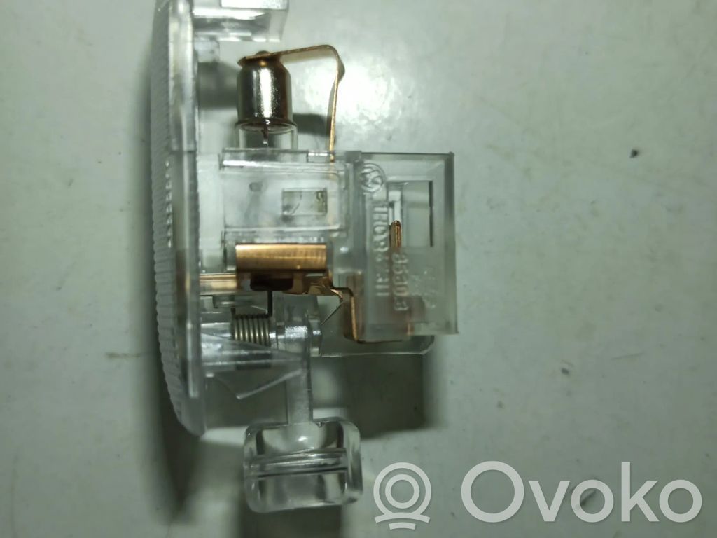 Volkswagen Golf IV Panelės stalčiuko/lentynėlės paklotėlis 