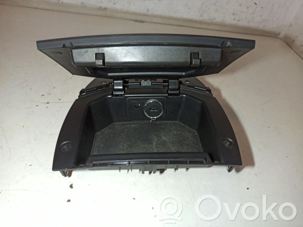 Ford Turneo Courier Panelis 