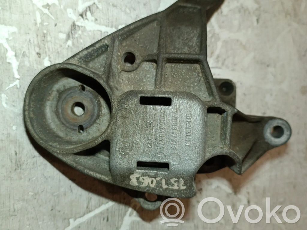Renault Clio I Engine mount bracket 