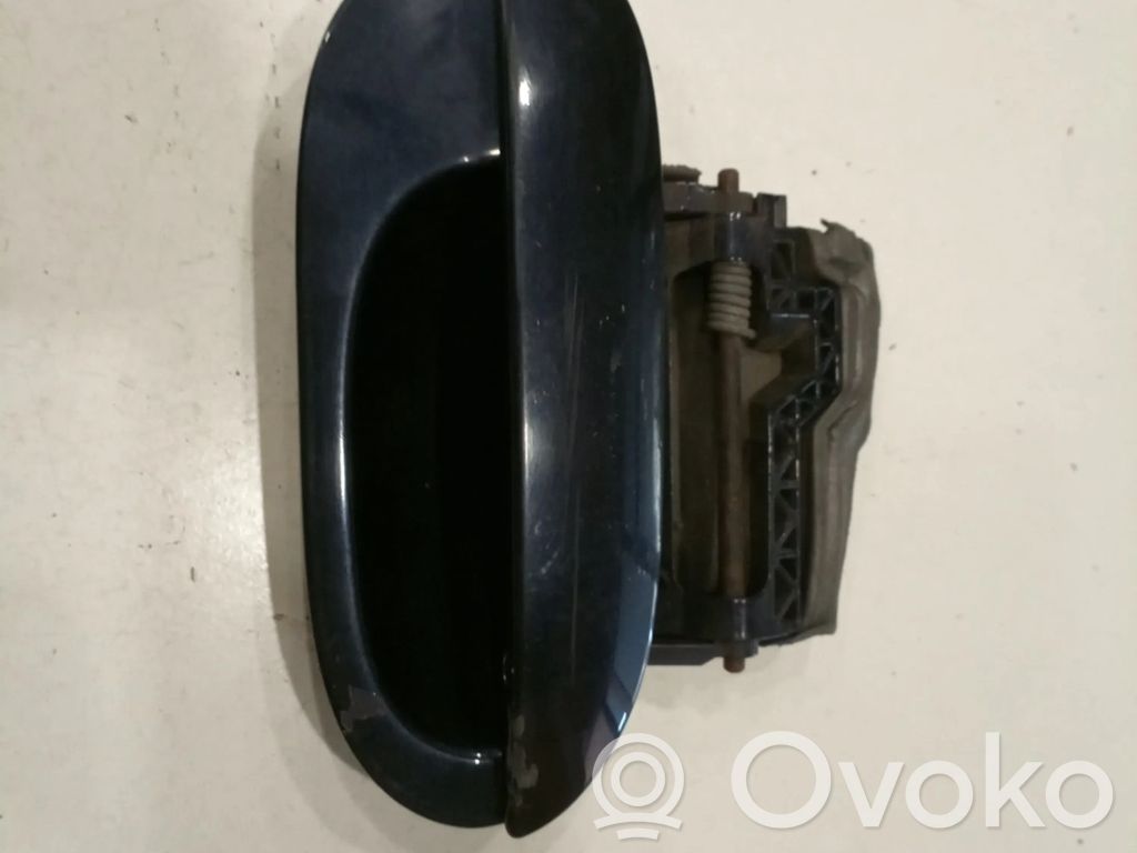 BMW 5 E39 Priekinė užrakinimo spynelė (prie rankenos) 
