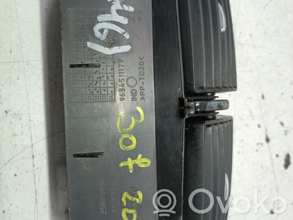 Dashboard   9634511177,046R