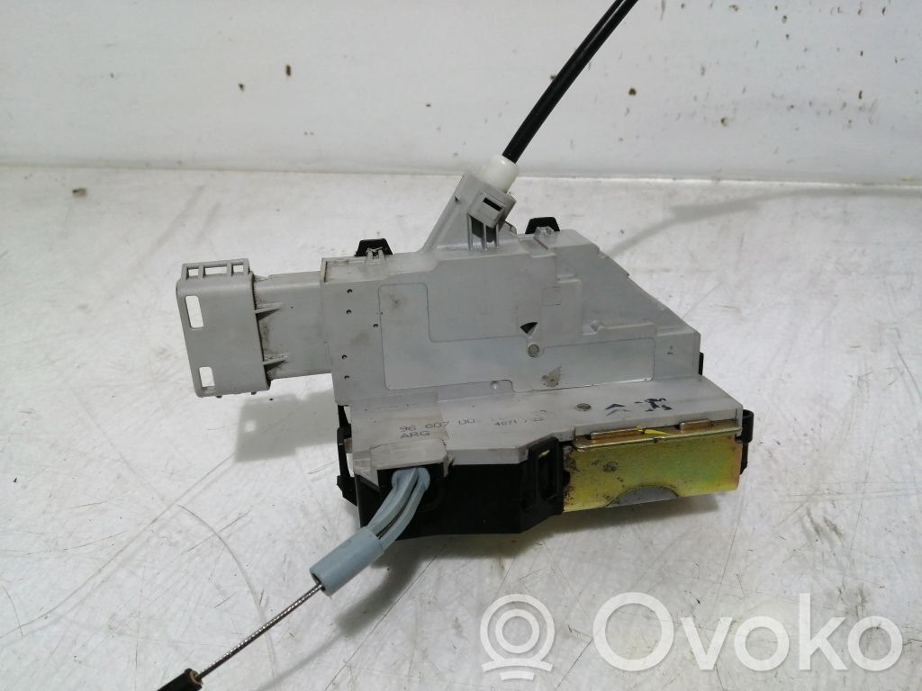 Rear door lock   R202218566