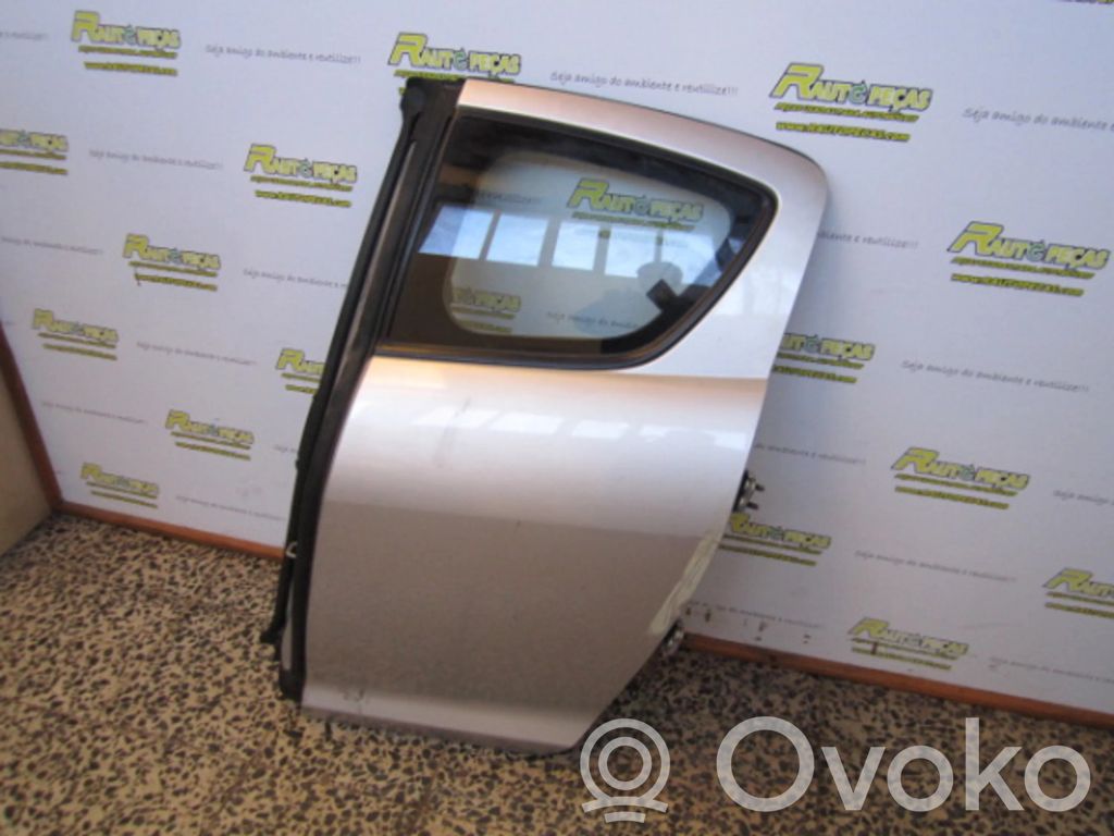 Rear door   R133172