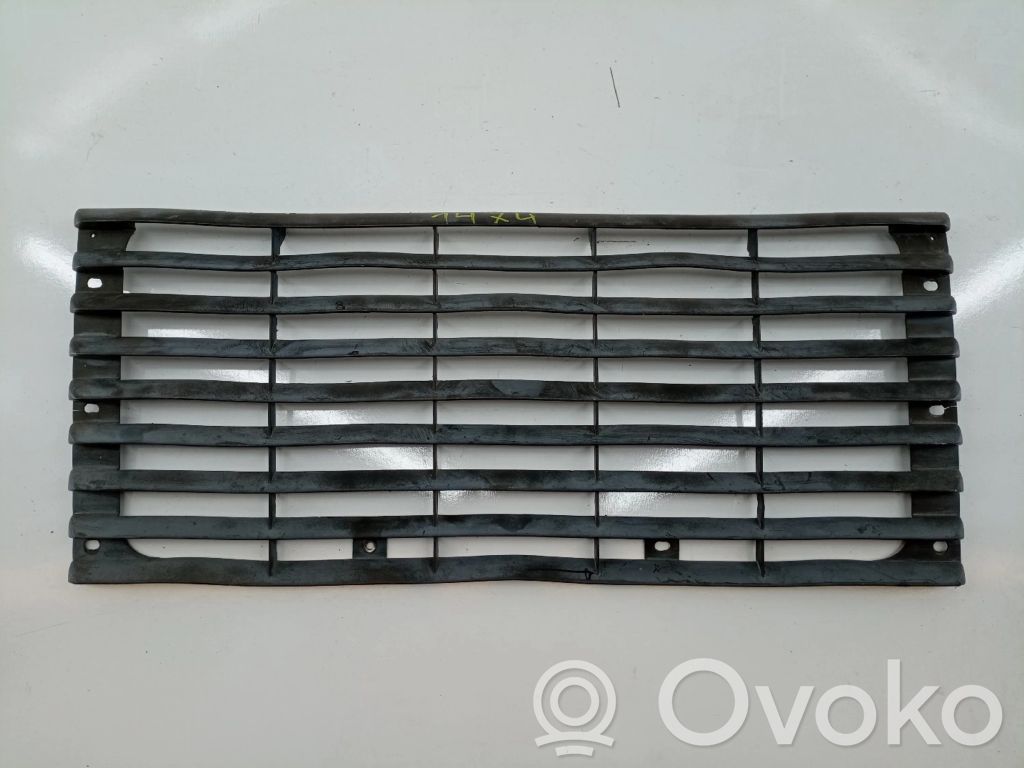 Land Rover Defender Grotelės priekinės 