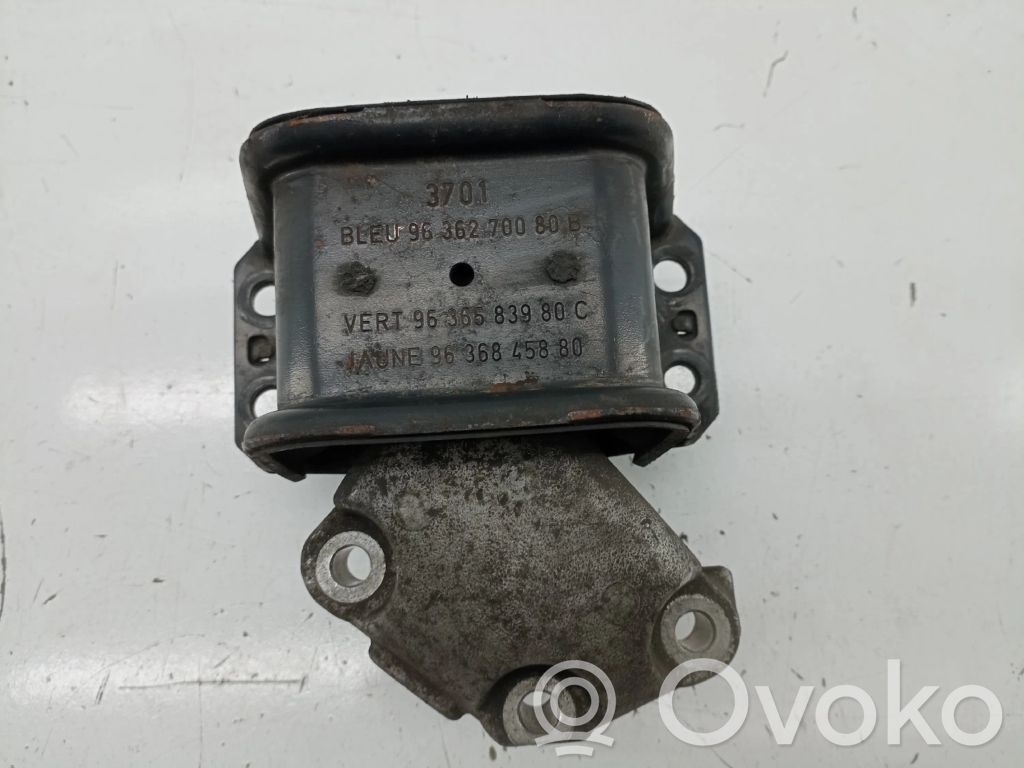 Peugeot 307 Engine mount bracket 