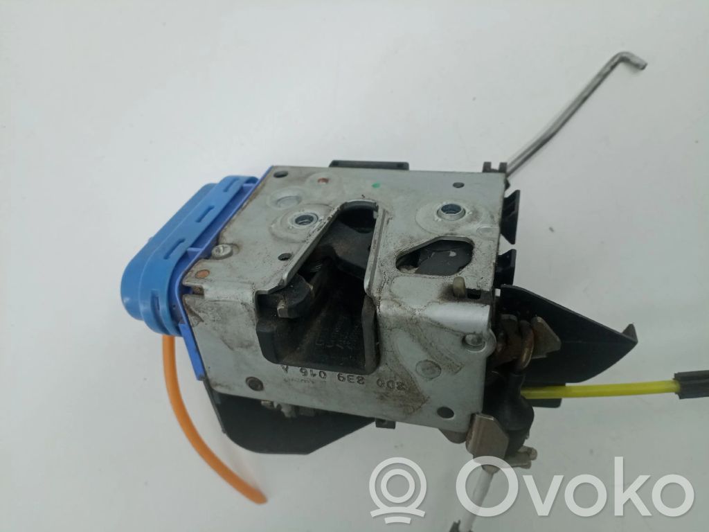 Cerradura de puerta trasera   8D0839016A
