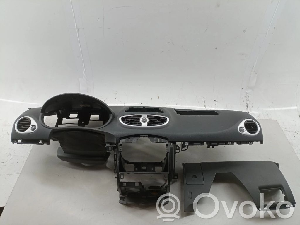 Renault Clio III Панель 