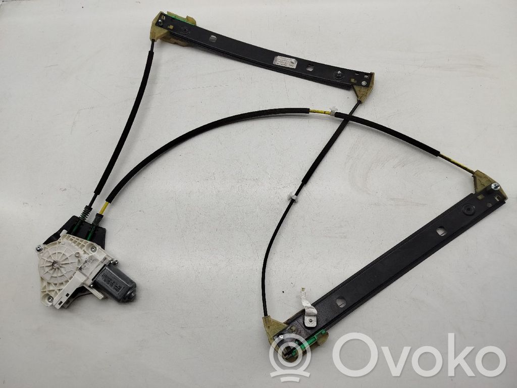 Priekšpusē loga pacēlāja motoriņš   8X4837462,8K0959802C