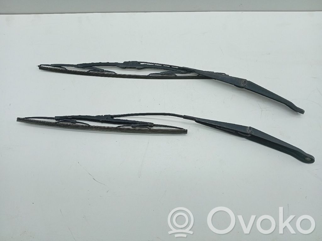 Fiat Punto (188) Front windscreen/windshield window 