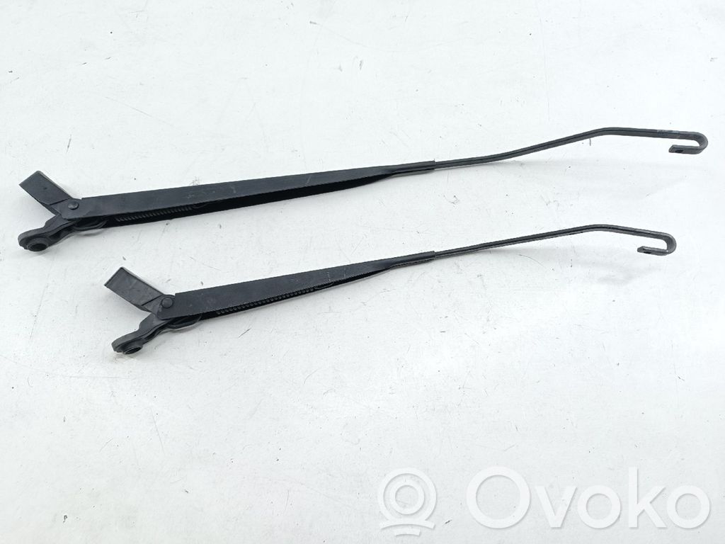 Front windscreen/windshield window   80008617