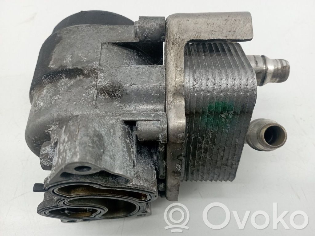 Radiador del aceite del motor   8316000