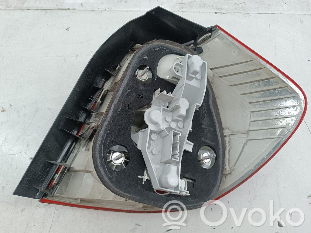 BMW 1 E81 E87 Lampă spate în capacul portbagajului 