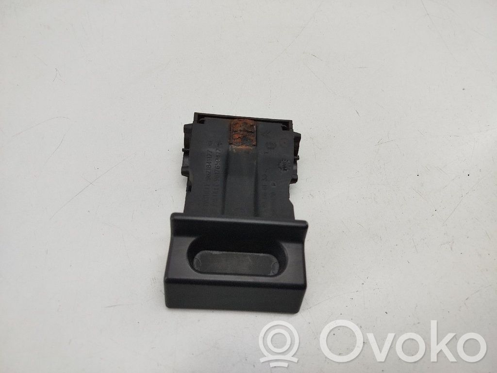 Citroen Saxo Aschenbecher 