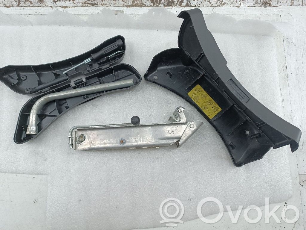 Panel lateral trasero   8E0012112,8E0011031