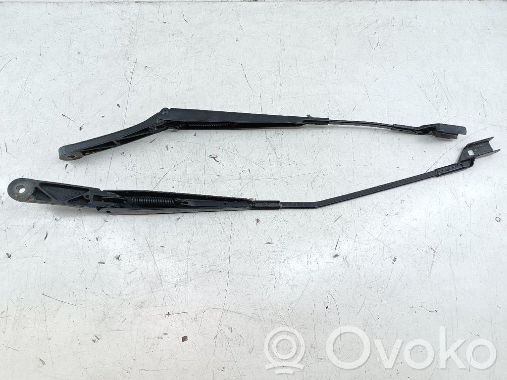 Front windscreen/windshield window   1Q1955409,1Q1955410