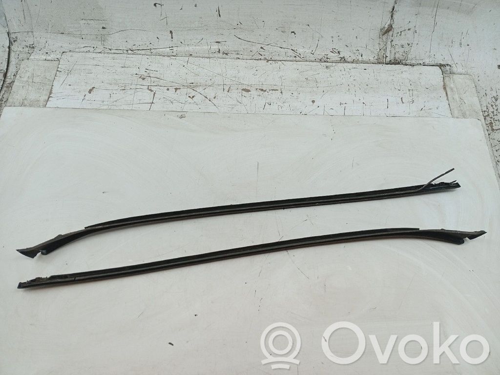Front windscreen/windshield window   13489277,13489276