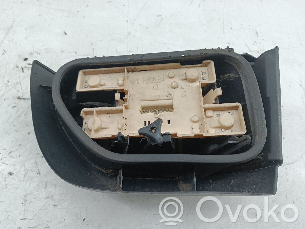 Tailgate rear/tail lights   7700796118