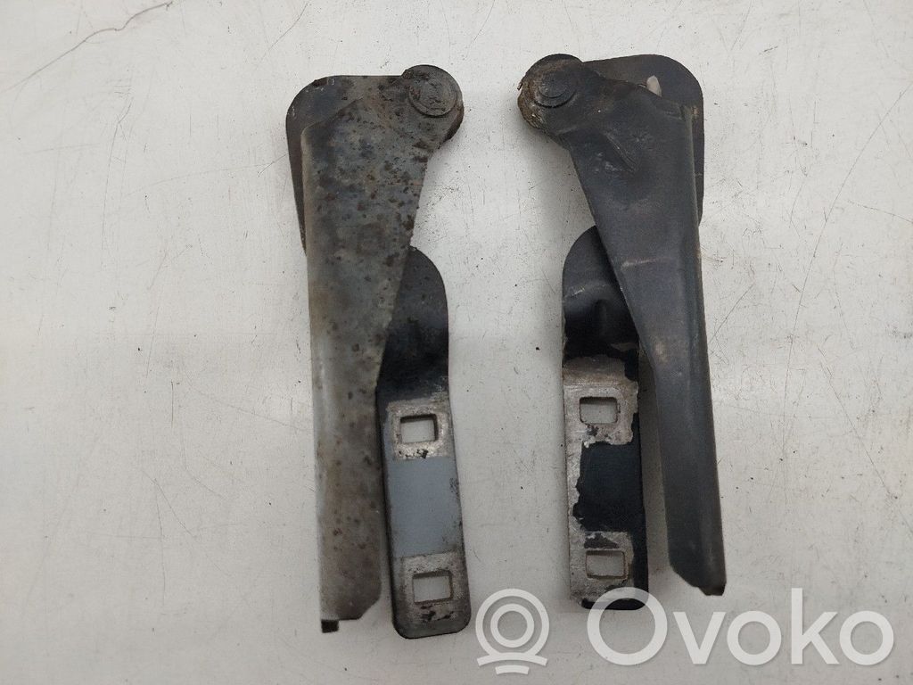 Engine bonnet/hood hinges   4D0823302,4D0823301