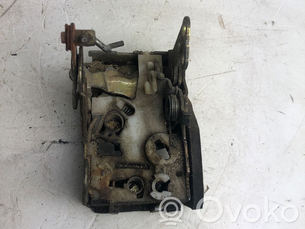 Land Rover Defender Zamek drzwi przednich 