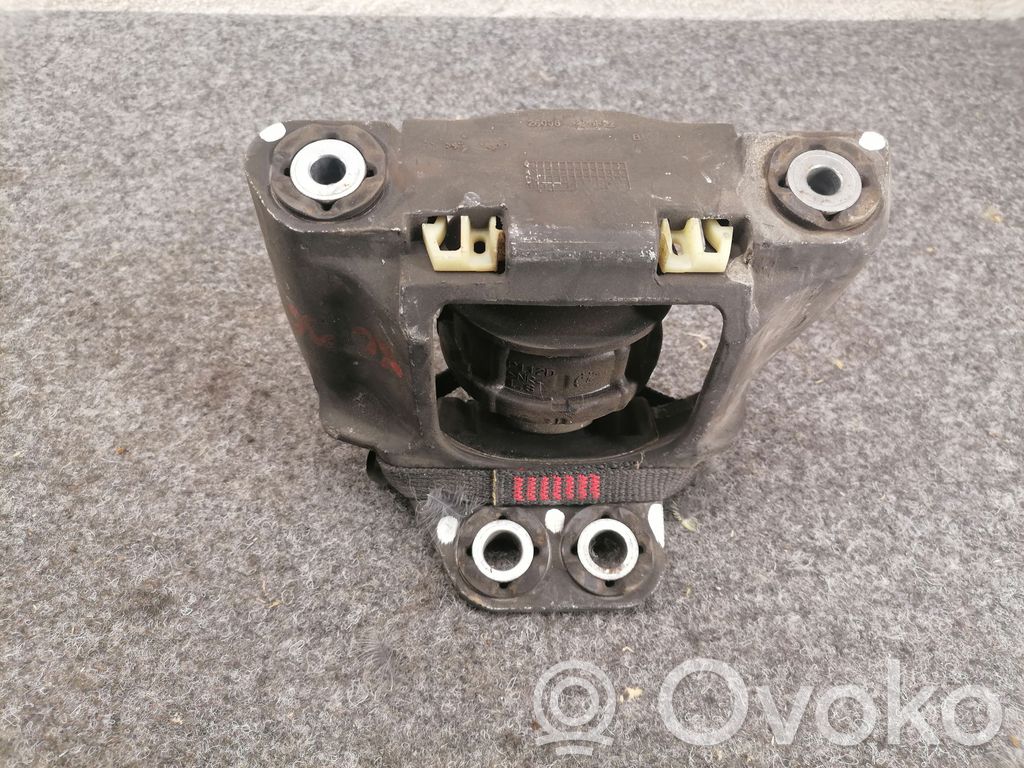 Volvo XC90 Engine mount bracket 