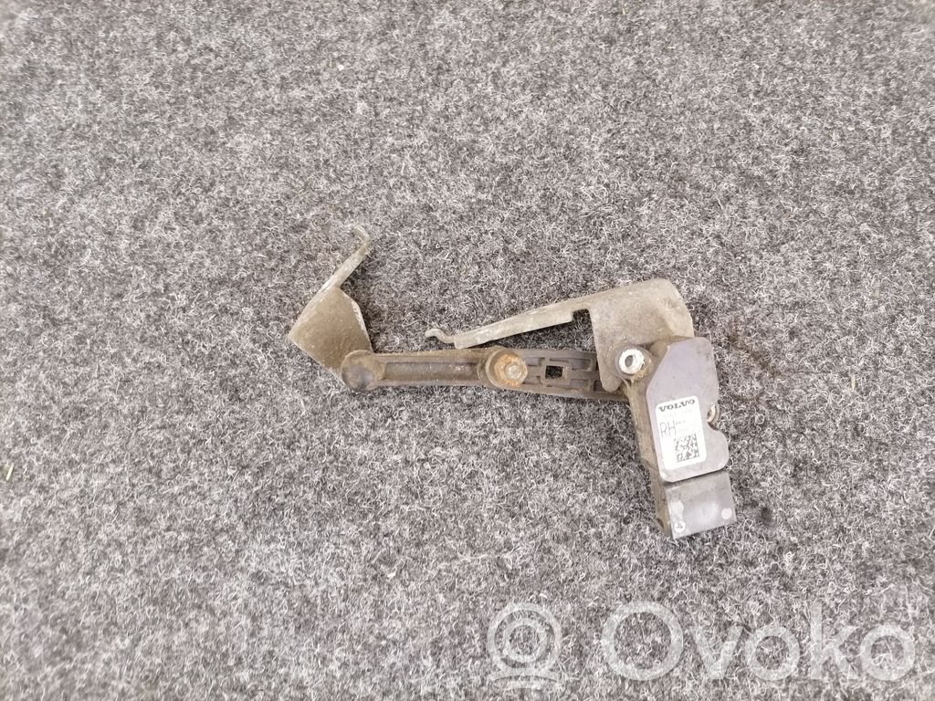 Volvo XC90 Sensor de altura del nivel de la suspensión neumática trasera 