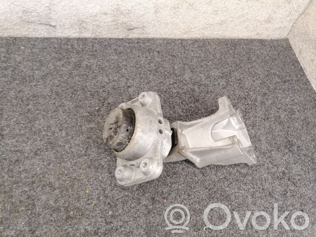 Land Rover Range Rover Velar Engine mount bracket 